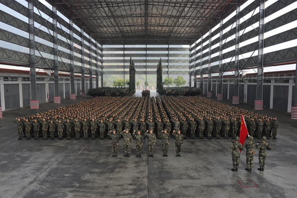 【黨的十九大精神進(jìn)軍營(yíng)】風(fēng)雨礪劍！火箭兵枕戈待旦只為導彈騰飛