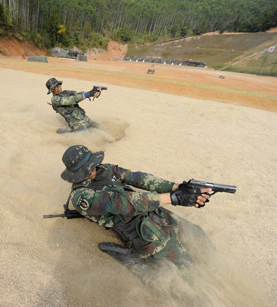 【黨的十九大精神進(jìn)軍營(yíng)】風(fēng)雨礪劍！火箭兵枕戈待旦只為導彈騰飛