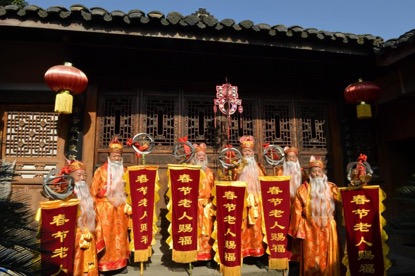 “春節老人”給大家賜福