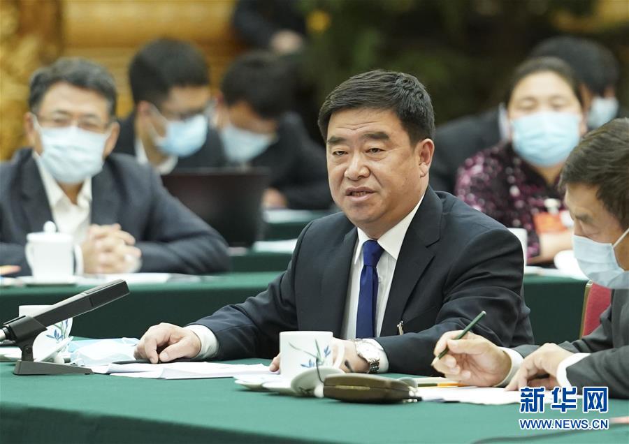（新華全媒頭條·圖文互動(dòng)）（6）從人民中汲取磅礴力量——習近平總書(shū)記同出席2020年全國兩會(huì )人大代表、政協(xié)委員共商國是紀實(shí)