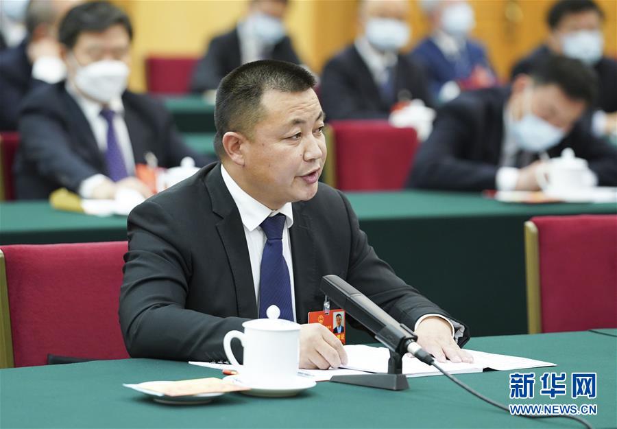 （新華全媒頭條·圖文互動(dòng)）（11）從人民中汲取磅礴力量——習近平總書(shū)記同出席2020年全國兩會(huì )人大代表、政協(xié)委員共商國是紀實(shí)