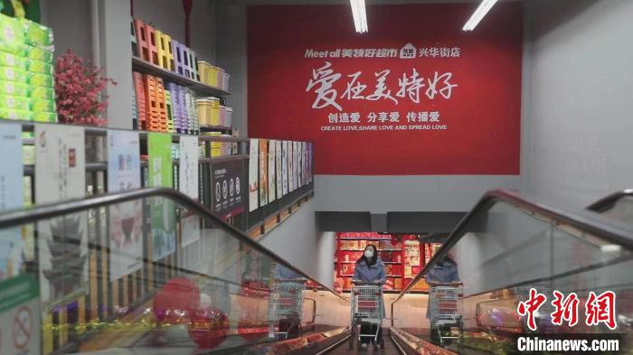 美特好從一家不足百平方米小店，一路發(fā)展成華北零售業(yè)領(lǐng)軍企業(yè)、中國百強商業(yè)連鎖集團、中國零售500強?！∠蛏?攝
